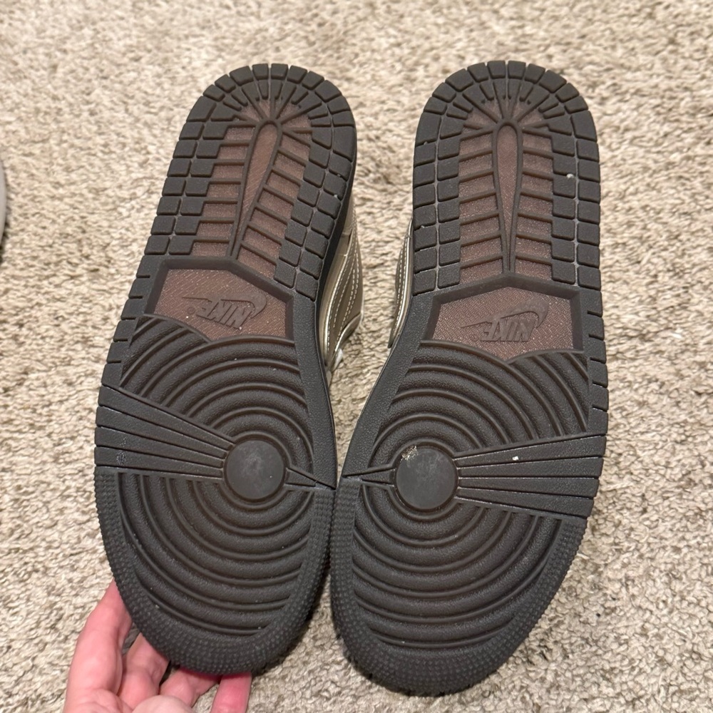 Air Jordan 1 Low SE Metallic Zinc - Picture 3 of 5
